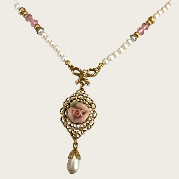 Vintage 1928 pink crystals/porcelain flower & faux pearl chocker gold tone - Picture 4 of 7